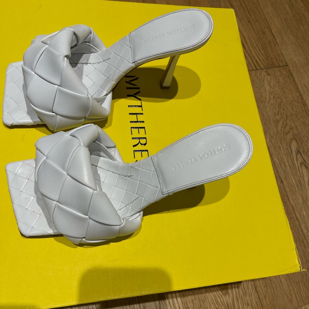 White bottega . Comes with packing